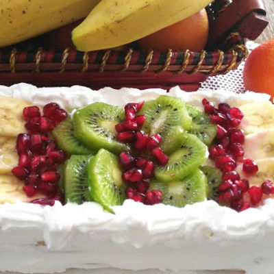 Brza voćna torta: Ukusna, kremasta, ne treba da se peče! (RECEPT)