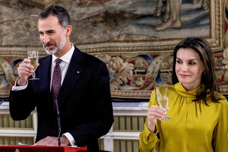 Najlepša čestitka sa španskog dvora: Kralj Felipe i kraljica Leticija u prazničnom duhu!  (FOTO)