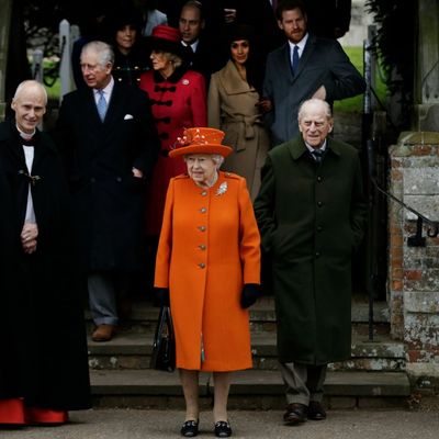 Zašto članice kraljevske porodice uvek nose šešire za svečane prilike: Odgovor je jednostavan! (FOTO)