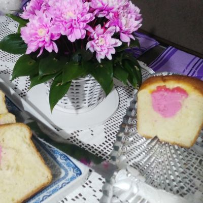 Mirisni kolač sa pudingom: Jednostavan, mekan i neodoljivo kremast! (RECEPT)