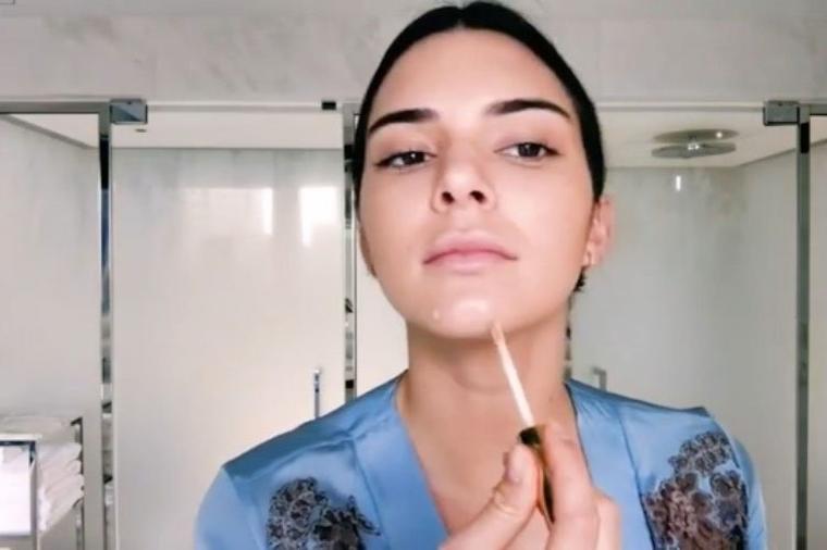 Poznate dame otkrile 45 trikova u šminkanju za samo 5 minuta! (VIDEO)