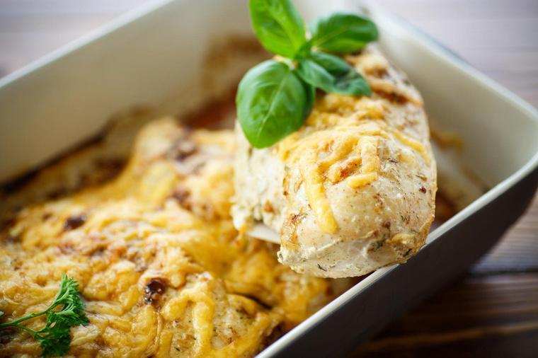 RUČAK ZA DANAS: Piletina u sosu od pečuraka. Nikad brža i lakša priprema preukusnog jela! (RECEPT)