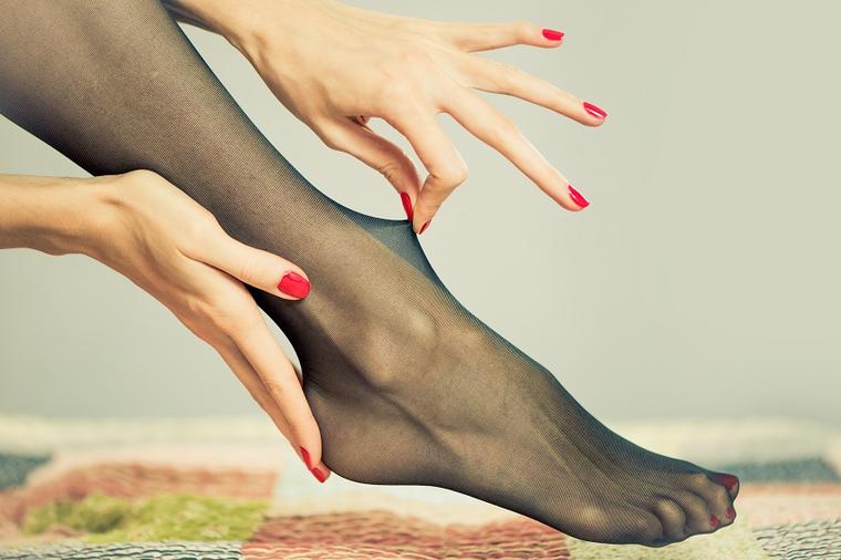 Uz ovaj genijalan trik trajaće znatno duže: Mali modni savet kako da vam se nikada NE POCEPAJU najlon čarape!