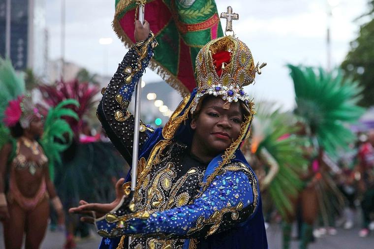 Ludilo na plaži Kopakabana: Samba muzičari i plesači najavili čuveni karneval (VIDEO)