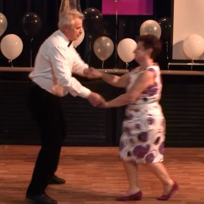 Deka izveo baku na plesni podijum: A onda su napravili pravi spektakl! (VIDEO)