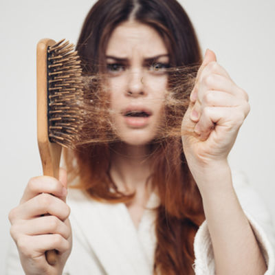 Muči vas opadanje kose: Rešite ovaj problem sa 4 sastojka koja svako ima u kući! (RECEPT)