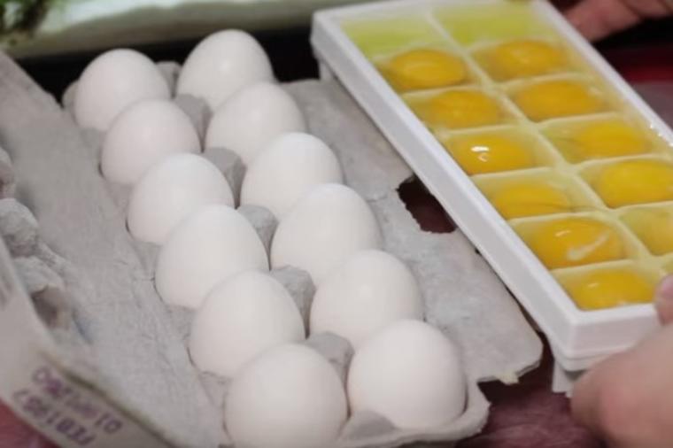 Sirova jaja zamrznuo u posudi za led: Ove neočekivane cake koristićete stalno! (VIDEO)