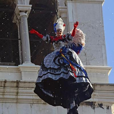 Tradicionalni Let anđela: Počeo karneval u Veneciji!