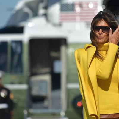 Melanija Tramp nije naivna: Otkriven razlog zašto prva dama nosi kaput na ovaj način! (FOTO)