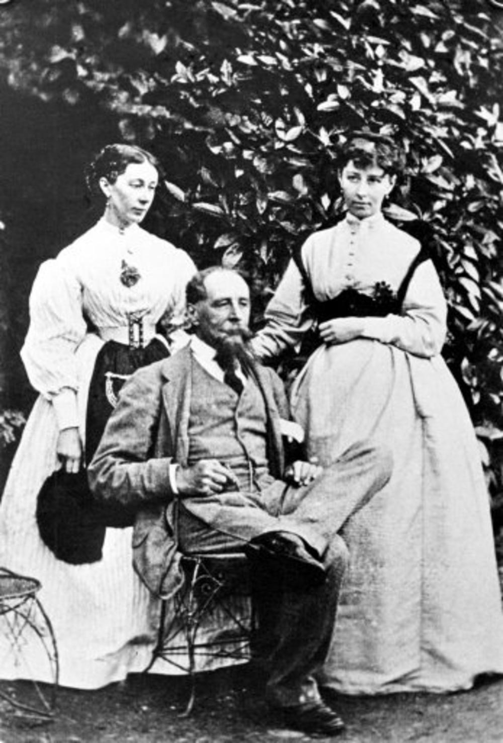 Čarls Dikens sa ćerkama