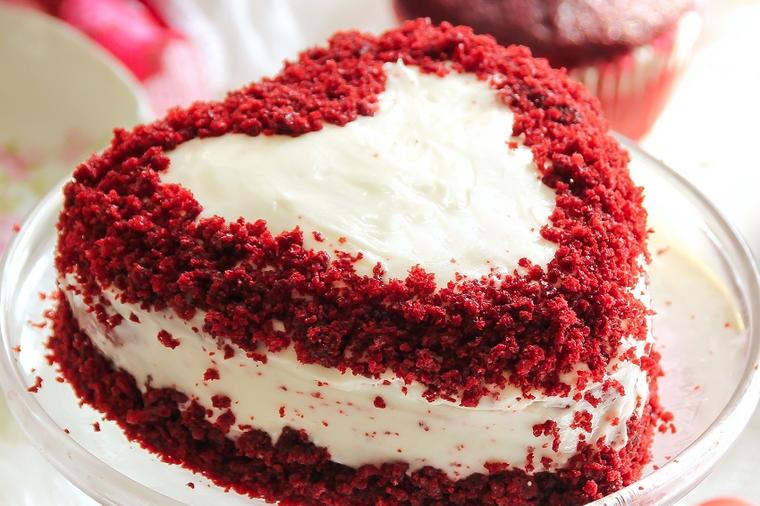 Specijalna torta za dvoje: Kremasta fantazija za Dan zaljubljenih! (RECEPT)