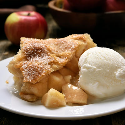 Hrskava pita sa jabukama: Preukusan desert za sve generacije! (RECEPT)