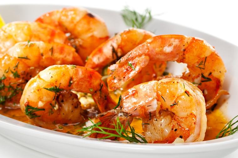 Čuveni škampi na buzaru: Spremite ekskluzivno jelo kod kuće duplo jeftinije! (RECEPT)