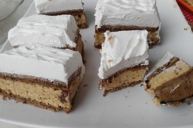 Kremasti kolač sa keksom: Neodoljiva poslastica za sve sladokusce! (RECEPT)