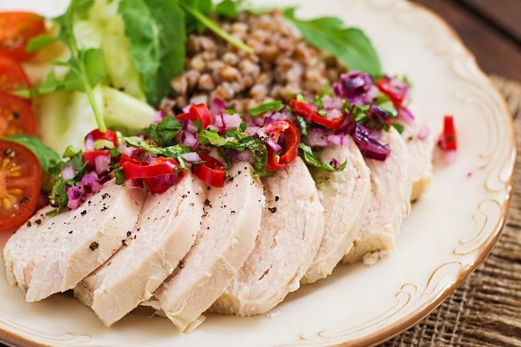 Lešo piletina s povrćem: Najzdravije, najmekše i najsočnije meso ikada! (RECEPT)