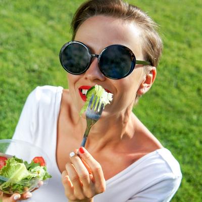 Prolećna salata za temeljno čišćenje celog tela: Izbacuje otrove, ubrzava varenje, podstiče mršavljenje! (RECEPT)