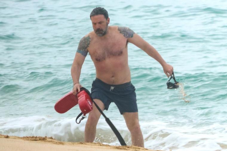 Skinuo se u kupaći i šokirao ceo svet: Šta je sve radio na svom telu slavni glumac! (FOTO)