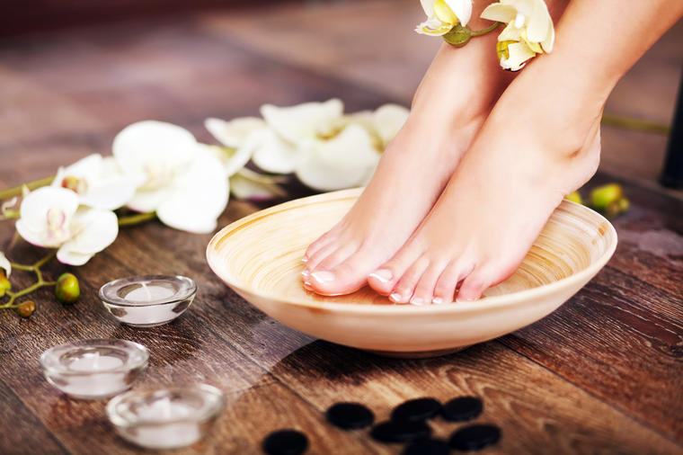 Vaša stopala će biti kao bebina: Piling od limete učiniće kožu stopala ponovo nežnom, glatkom i negovanom!(RECEPT)