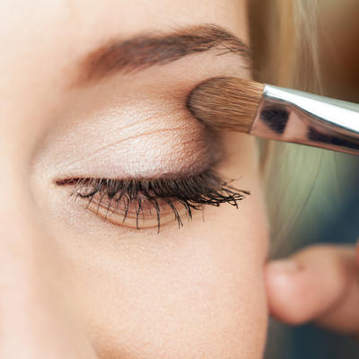 Top 5 saveta za šminkanje u godinama: Ovi trikovi kriju bore i vraćaju sjaj licu! (FOTO)