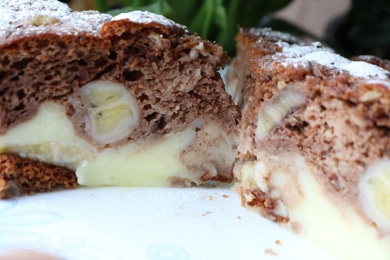 Sočni kolač sa bananama: Omiljena kombinacija biskvita i krema! (RECEPT)