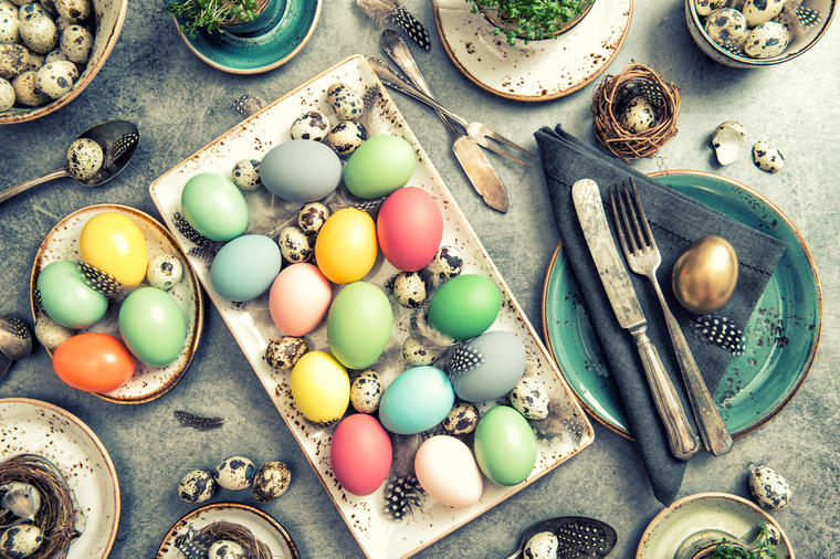 Ofarbajte uskršnja jaja na prirodan način: Povrće, začini i čajevi za najlepše boje koje možete da zamislite! (FOTO)