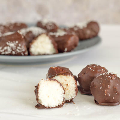 Čizkejk čokoladne kuglice koje se ne peku: Sočne, hrskave i sa jedinstvenim ukusom! (RECEPT)