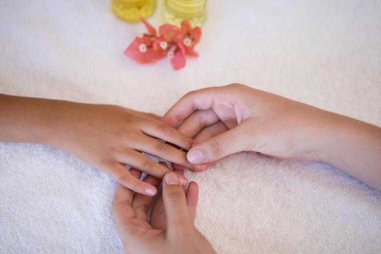 Izbacite stres za 5 minuta: Brza i jednostavna masaža prstiju!