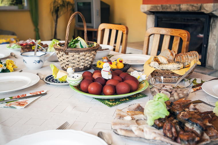 PREDLOG JELOVNIKA ZA VASKRS: Najbolje ideje za svečani ručak sa porodicom, BRZA I LAKA priprema najukusnijih jela