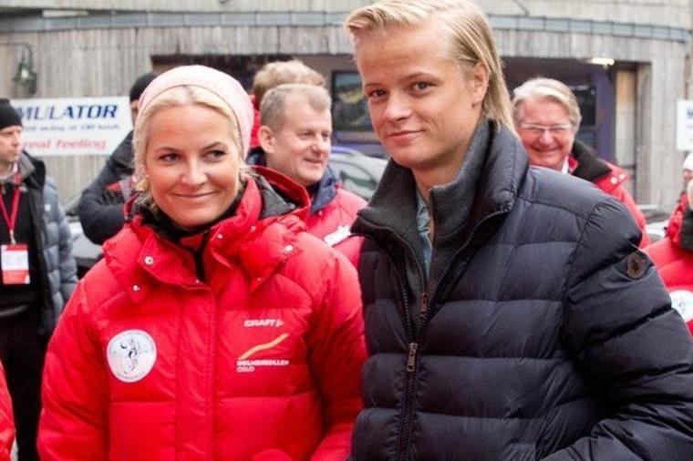 Skandal u norveškoj monarhiji: Princezin sin u vezi sa Plejbojevom zečicom, kraljevska porodica očajna! (FOTO)