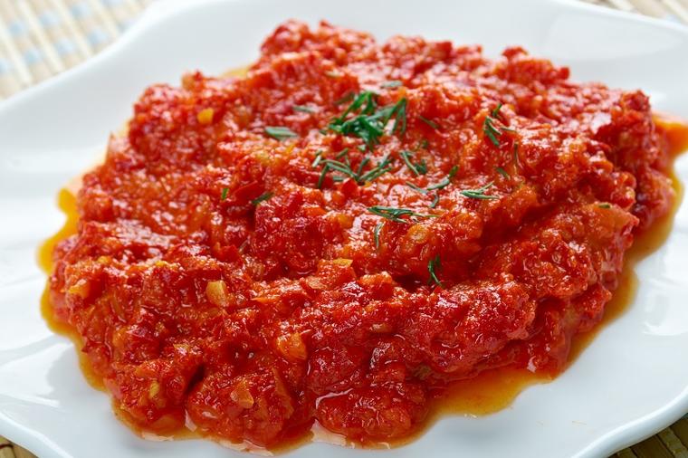 Muhamara: Arapski namaz od paprike, ukusniji i mnogo brži od ajvara i pinđura! (RECEPT)