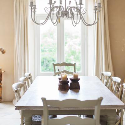 Odaberite savršen oblik stola za vaš dom: Izgleda kao sitnica ali ova odluka je veoma važna!