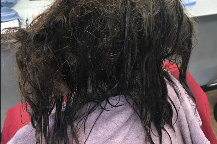 Ovo je kosa tinejdžerke (16) koja pati od depresije: Ono što je frizerka uradila jednom odlukom, nije mogao ni psiholog! (FOTO)