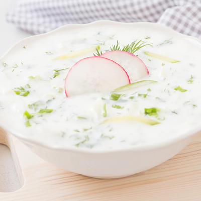 Salata od jogurta i praziluka: 10 puta bolja od ruske, oduševljava osvežavajućim ukusom! (RECEPT)