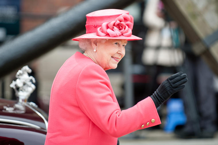 Drama na rođendanu kraljice Elizabete: Tradicionalnu proslavu prekinuo incident! (VIDEO)