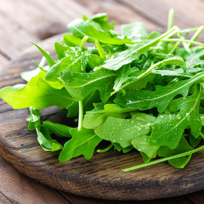 Odlična salata i prirodan lek: Evo zašto treba da jedete rukolu! (RECEPT)