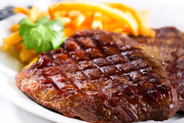 Ovako će meso biti neverovatno sočno: Saveti Gordona Remzija za savršen biftek!