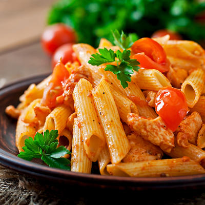 Pun ukus uz malo kalorija: Dijetalna pasta sa piletinom! (RECEPT)