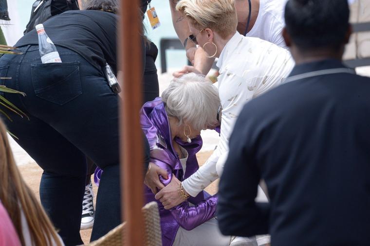 Pružila se koliko je duga, mogla je ozbiljno da se povredi: Helen Miren damski podnela peh u Kanu! (FOTO)