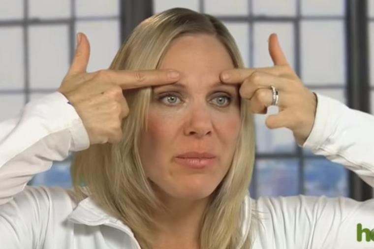 Zategnute jagodice, obrazi i punije usne: Naučite jogu lica i podmladite se bez ikakvih operacija! (VIDEO)