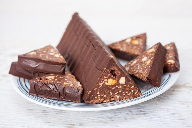 Najjednostavniji čokoladni kolač: Ukus koji se pamti, nema pečenja! (RECEPT)