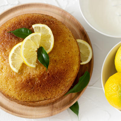 Lenja limun pita: Lagan kolač sa osvežavajućim filom! (RECEPT)