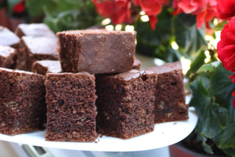 Jeftin i lak kolač: Najbolji recept za čokoladni brauni koji ćete obožavati! (RECEPT)