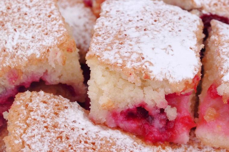 Najsočniji kolač od višanja i vanile: Osvežavajuće ukusno zadovoljstvo! (RECEPT)