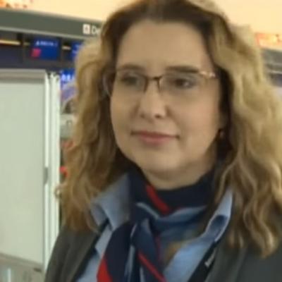 Radnica na aerodromu pogledala karte 2 tinejdžerke: U sekundi shvatila jezivu istinu! (VIDEO)