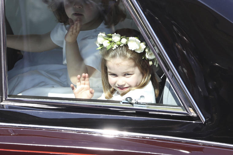 Princeza Šarlot (3), šefica od malih nogu: Evo šta je radila drugoj deci na stričevom venčanju! (FOTO, VIDEO)
