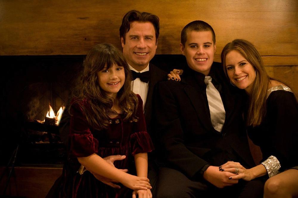 Džon Travolta sa porodicom 