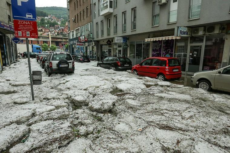 Vremenske nepogode u Srbiji: Usevi uništeni, vanredne situacije u desetinama naselja