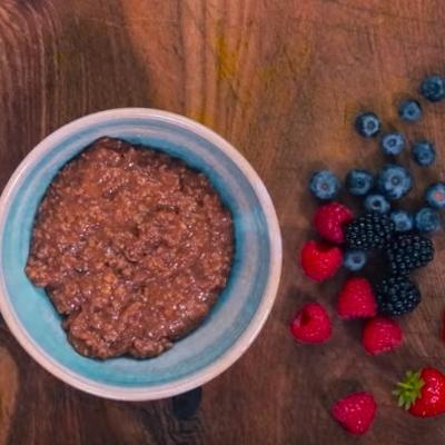 Čokoladna kaša po receptu Džejmija Olivera: Zdrav, ukusan i jednostavan doručak za svaki dan! (VIDEO)