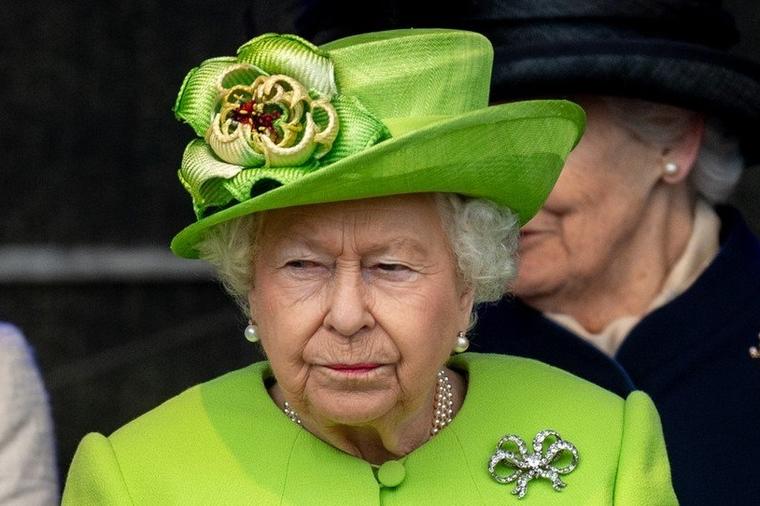 Kraljica Elizabeta II poništila odlikovanje ozloglašenom Harviju Vajnstinu!