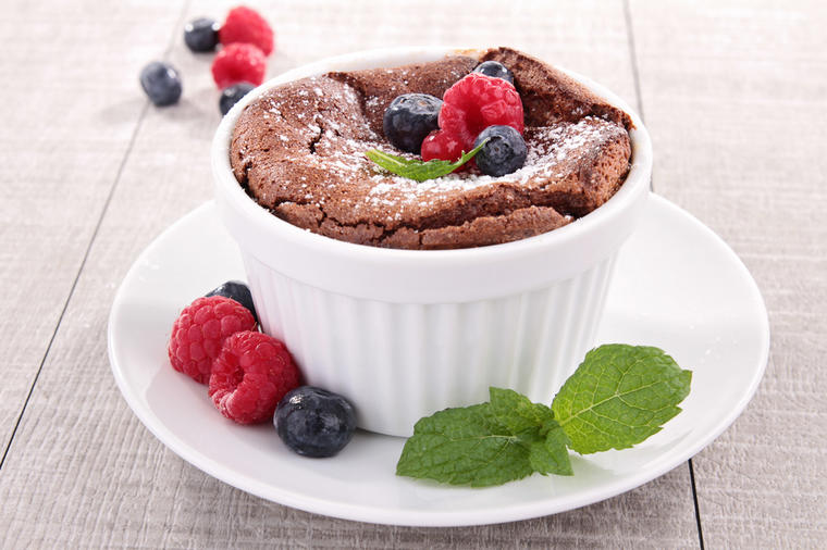 Čokoladni sufle od 2 sastojka: Najjednostavniji recept za vazdušasti desert! (VIDEO)